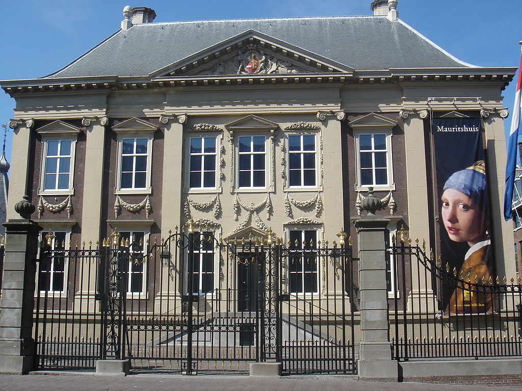 front view of Mauritshuis museum in The Hague