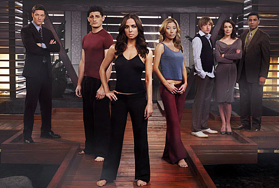 Eliza Dushku and the cast of Mutant Enemy's Doll House posing on the show set